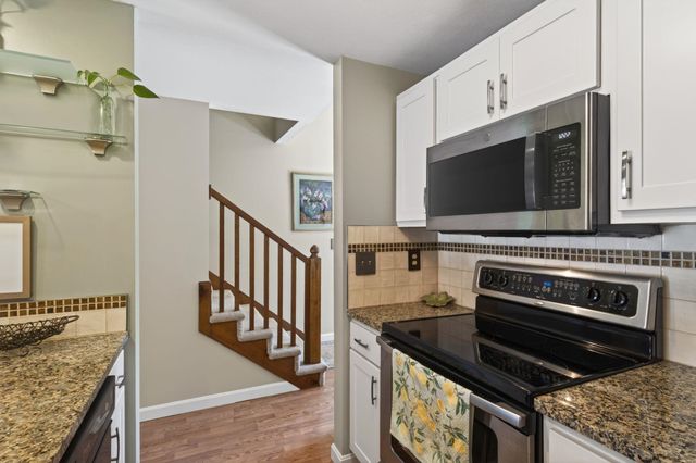 99 Glengarry Drive, Stratham, NH 03885