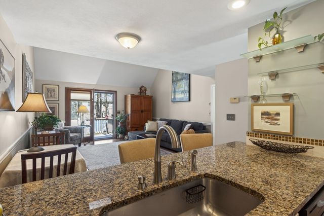 99 Glengarry Drive, Stratham, NH 03885
