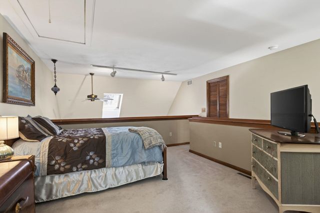 99 Glengarry Drive, Stratham, NH 03885