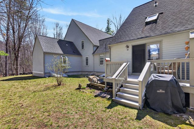 99 Glengarry Drive, Stratham, NH 03885