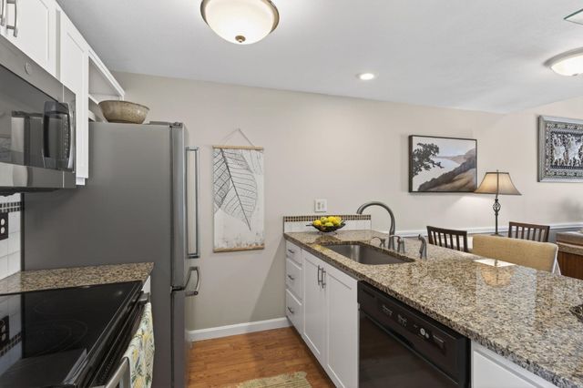 99 Glengarry Drive, Stratham, NH 03885