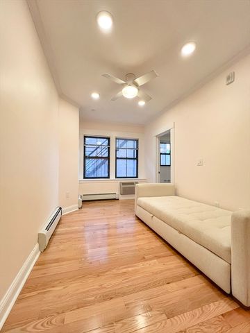 219 Commonwealth Ave 15, Newton, MA 02467