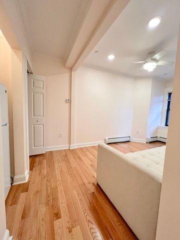 219 Commonwealth Ave 15, Newton, MA 02467