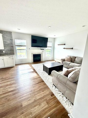 2761 Newbern Drive E, Blacklick, OH 43004
