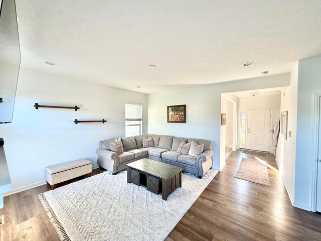 2761 Newbern Drive E, Blacklick, OH 43004