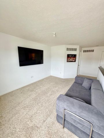 2761 Newbern Drive E, Blacklick, OH 43004