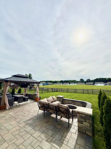 2761 Newbern Drive E, Blacklick, OH 43004