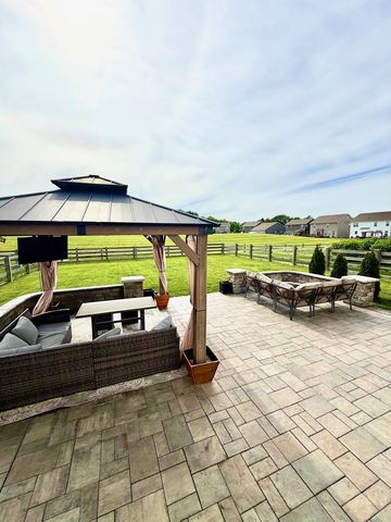 2761 Newbern Drive E, Blacklick, OH 43004
