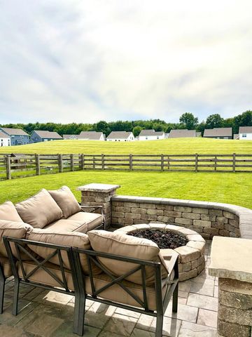2761 Newbern Drive E, Blacklick, OH 43004