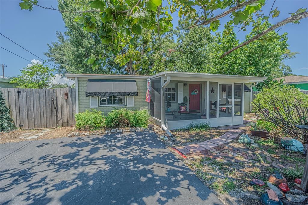 6302 AXELROD ROAD, Tampa, FL 33634