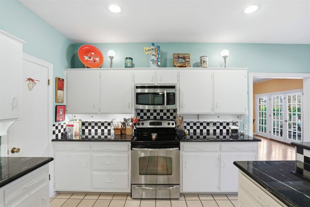 3800 Hollow Creek Road, Benbrook, TX 76116