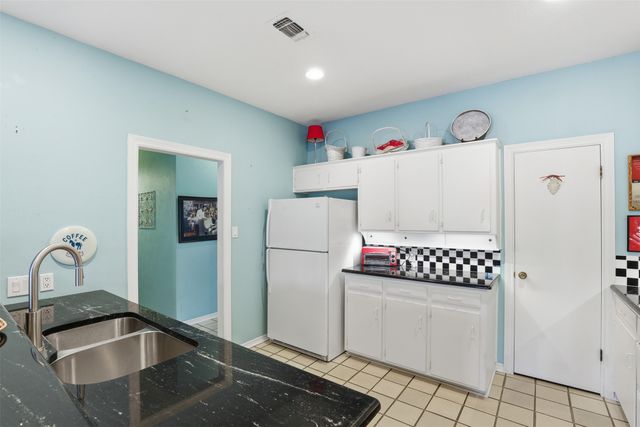 3800 Hollow Creek Road, Benbrook, TX 76116