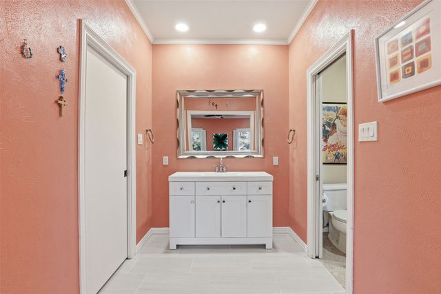 3800 Hollow Creek Road, Benbrook, TX 76116