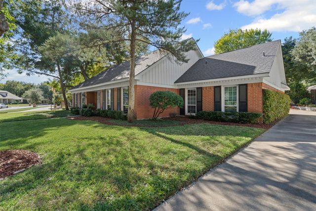 3800 Hollow Creek Road, Benbrook, TX 76116