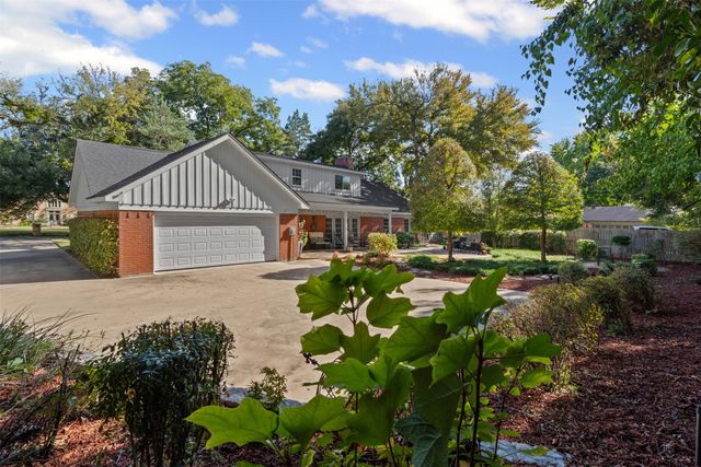 3800 Hollow Creek Road, Benbrook, TX 76116