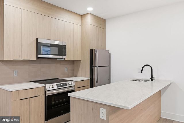 1502 S 52ND ST, Philadelphia, PA 19143