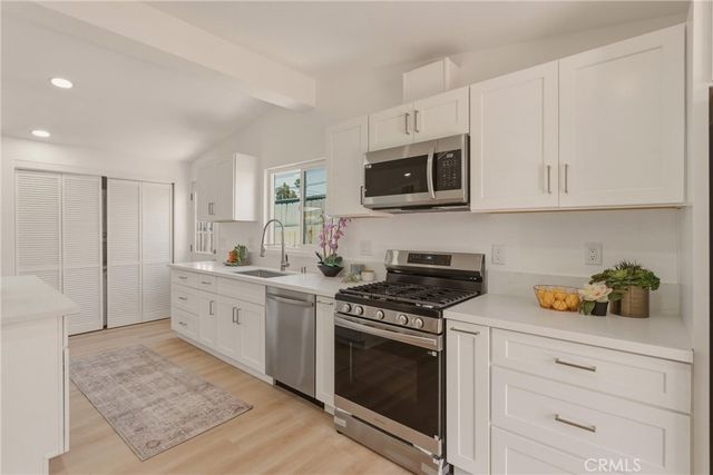 2107 Pomona, Costa Mesa, CA 92627
