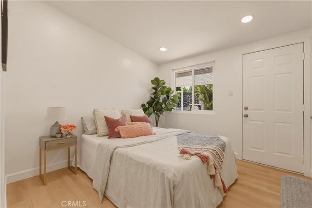 2107 Pomona, Costa Mesa, CA 92627