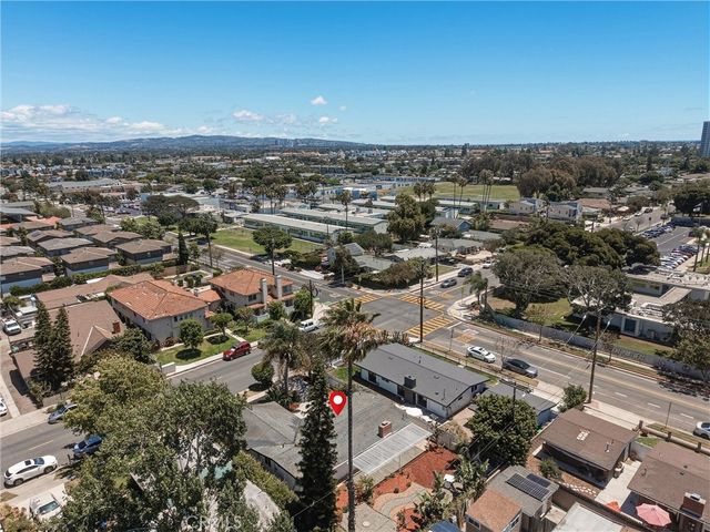 2107 Pomona, Costa Mesa, CA 92627