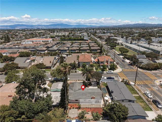 2107 Pomona, Costa Mesa, CA 92627