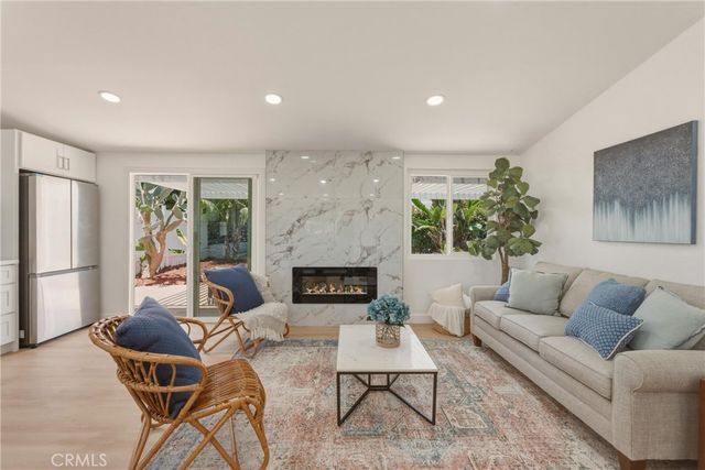 2107 Pomona, Costa Mesa, CA 92627