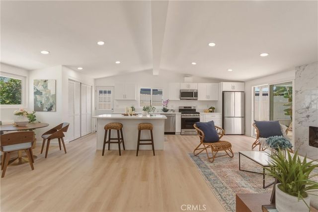 2107 Pomona, Costa Mesa, CA 92627