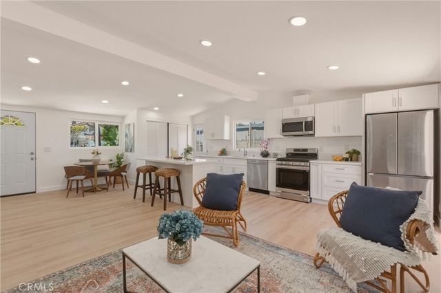 2107 Pomona, Costa Mesa, CA 92627