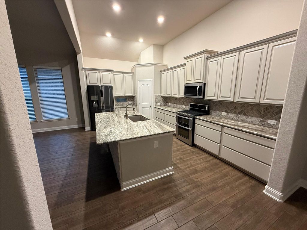 135 Bloomhill Place, Magnolia, TX 77354