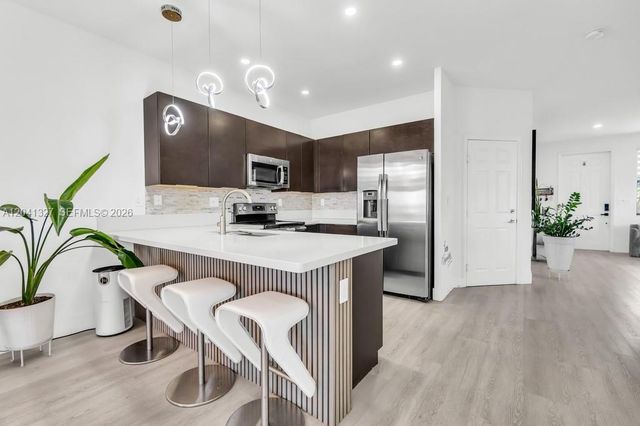 3401 W 94th Ter, Hialeah, FL 33018