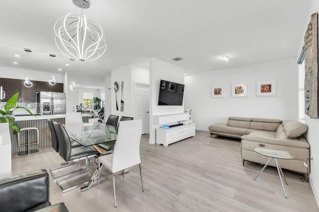 3401 W 94th Ter, Hialeah, FL 33018