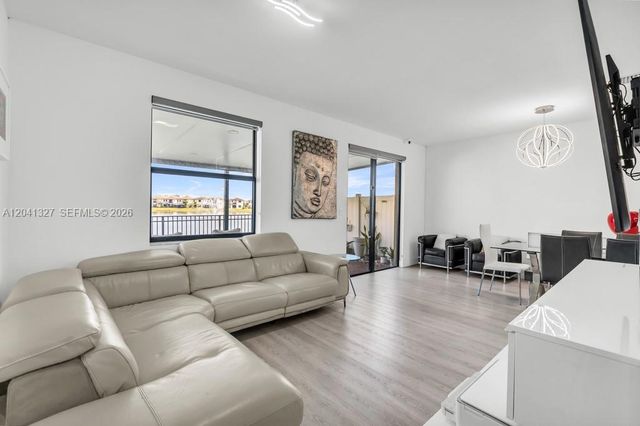 3401 W 94th Ter, Hialeah, FL 33018