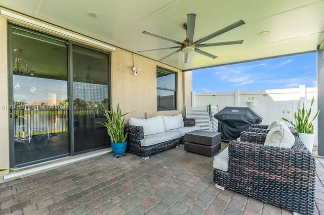 3401 W 94th Ter, Hialeah, FL 33018