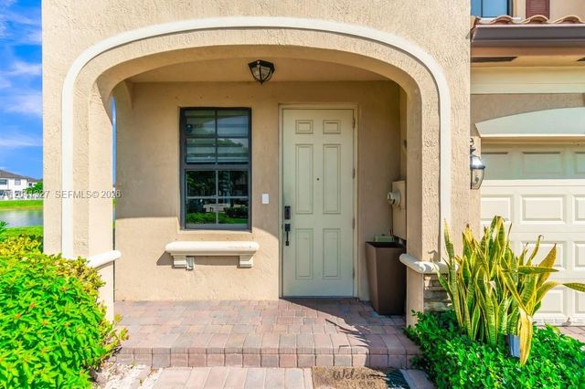 3401 W 94th Ter, Hialeah, FL 33018