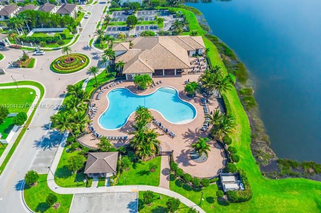 3401 W 94th Ter, Hialeah, FL 33018