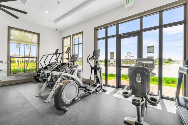 3401 W 94th Ter, Hialeah, FL 33018