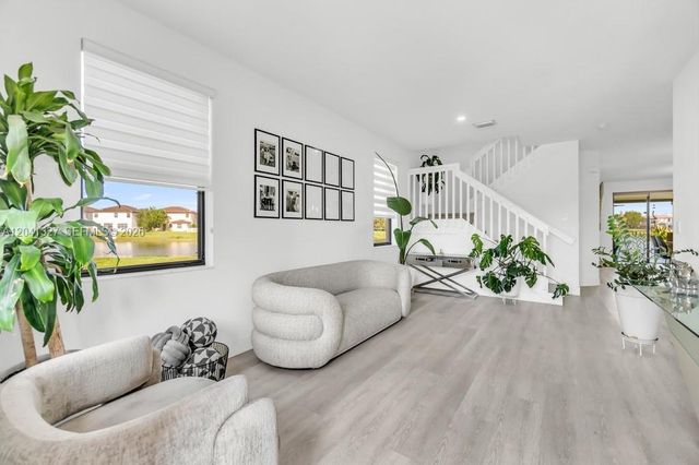 3401 W 94th Ter, Hialeah, FL 33018