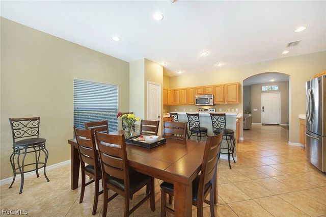 2518 Verdmont CT, Cape Coral, FL 33991