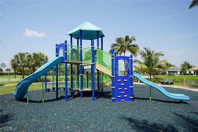 2518 Verdmont CT, Cape Coral, FL 33991