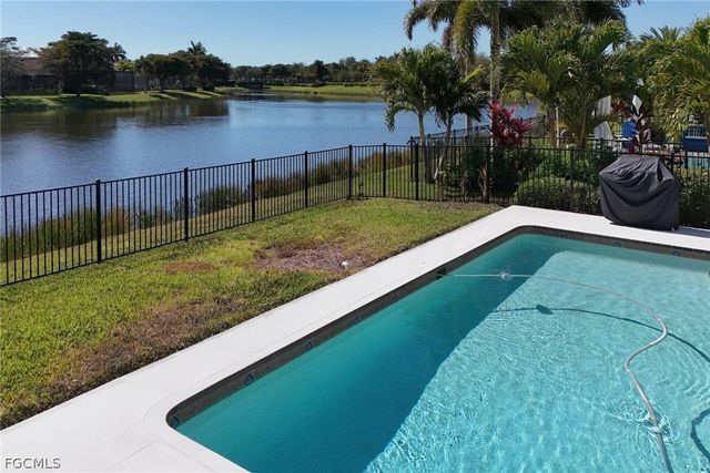 2518 Verdmont CT, Cape Coral, FL 33991