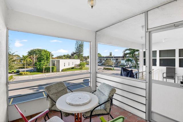94 Stratford G, West Palm Beach, FL 33417