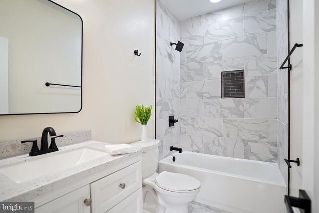 329 16TH ST SE, Washington, DC 20003