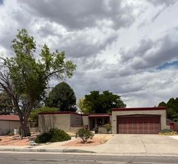 8217 NORTHRIDGE Avenue NE, Albuquerque, NM 87109