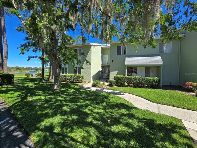 582 FAIRWAYS CIRCLE A, Ocala, FL 34472