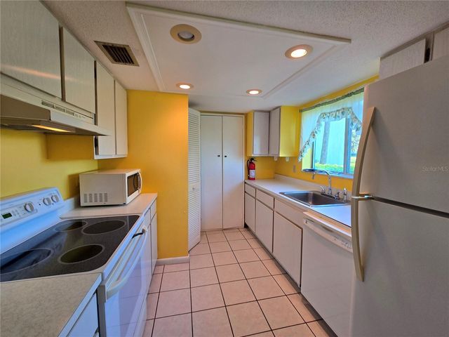 582 FAIRWAYS CIRCLE A, Ocala, FL 34472