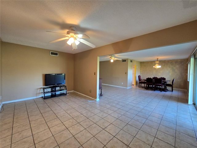 582 FAIRWAYS CIRCLE A, Ocala, FL 34472