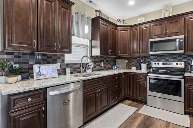 233 WALLACE Avenue, Council Bluffs, IA 51501