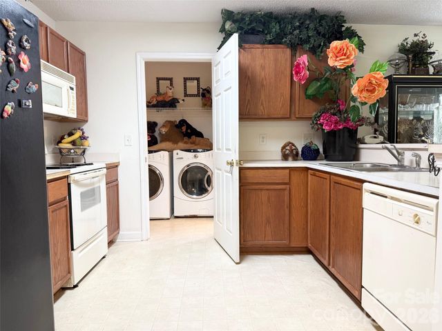 4046 W Fairmeadow Drive, Lancaster, SC 29720