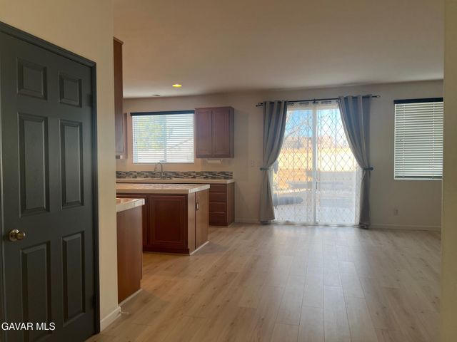 4111 Vahan Court, Lancaster, CA 93536