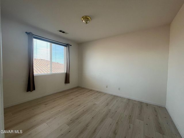 4111 Vahan Court, Lancaster, CA 93536