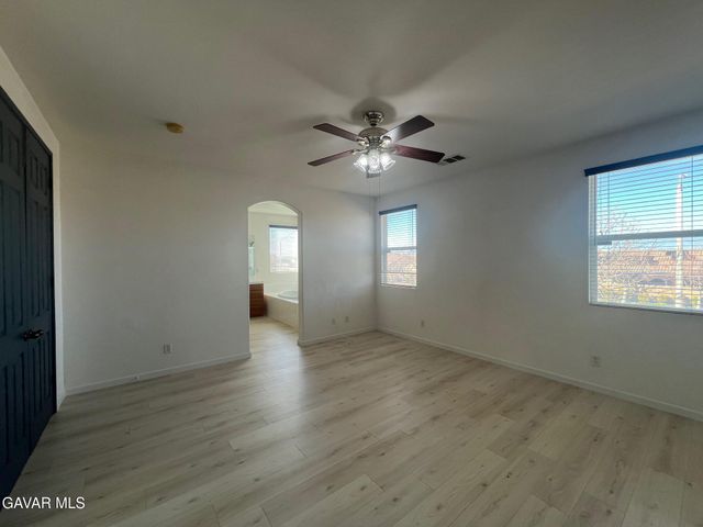 4111 Vahan Court, Lancaster, CA 93536